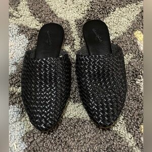 Universal Thread Black Woven Mules